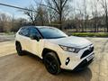 Toyota RAV4 2021 года за 16 500 000 тг. в Актобе