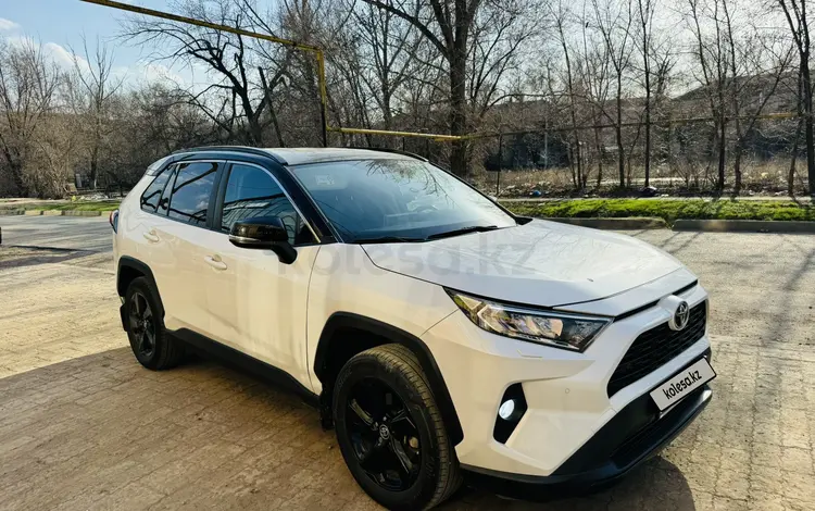 Toyota RAV4 2021 года за 16 500 000 тг. в Актобе