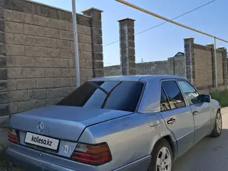 Mercedes-Benz E 230