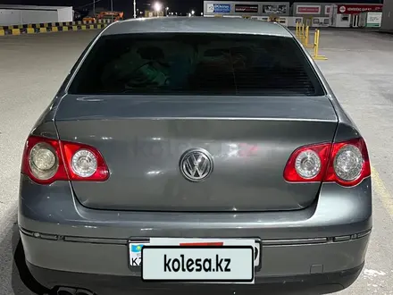 Volkswagen Passat 2006 года за 3 500 000 тг. в Караганда – фото 2
