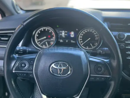 Toyota Camry 2018 года за 14 500 000 тг. в Шымкент – фото 23