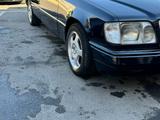 Mercedes-Benz E 280 1994 года за 2 800 000 тг. в Шымкент – фото 3