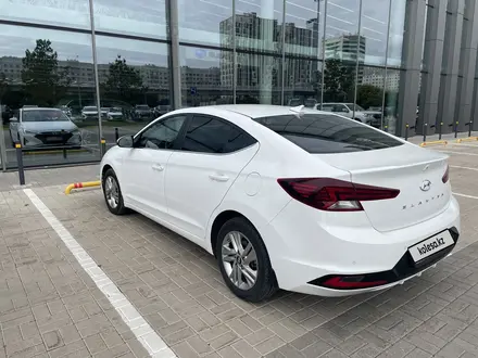 Hyundai Elantra 2020 года за 7 700 000 тг. в Актобе – фото 2