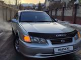 Toyota Camry 2000 года за 3 200 000 тг. в Алматы – фото 2