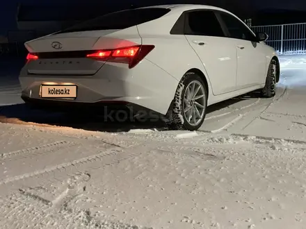 Hyundai Elantra 2022 года за 9 500 000 тг. в Атырау