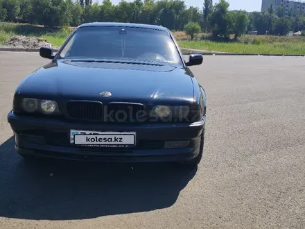 BMW 750 1995 года за 3 800 000 тг. в Тараз – фото 2