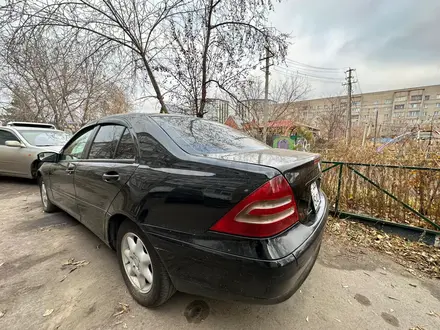 Mercedes-Benz C 200 2002 года за 2 700 000 тг. в Петропавловск – фото 4