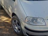 Volkswagen Sharan 2000 года за 1 500 000 тг. в Аксай – фото 4