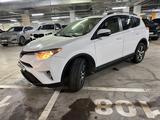 Toyota RAV4 2017 годаfor13 000 000 тг. в Астана – фото 2