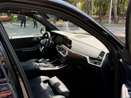 BMW X5 2018 года за 28 500 000 тг. в Алматы – фото 12