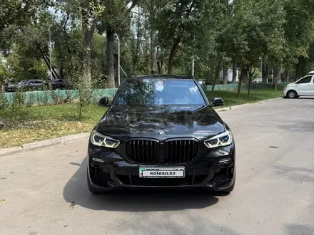 BMW X5 2018 года за 28 500 000 тг. в Алматы – фото 2