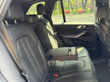 BMW X5 2018 года за 28 500 000 тг. в Алматы – фото 9