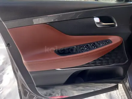 Hyundai Santa Fe 2022 года за 13 500 000 тг. в Караганда – фото 9