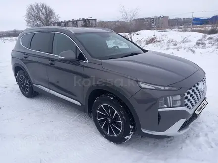 Hyundai Santa Fe 2022 года за 13 500 000 тг. в Караганда – фото 3