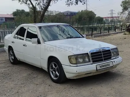 Mercedes-Benz E 260 1990 года за 1 400 000 тг. в Конаев (Капшагай)