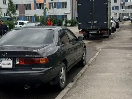 Toyota Camry 2000 года за 3 100 000 тг. в Алматы – фото 3