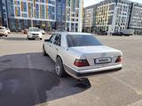 Mercedes-Benz E 300 1992 годаүшін2 900 000 тг. в Астана – фото 5