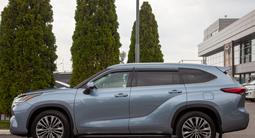 Toyota Highlander Luxe 2020 года за 25 690 000 тг. в Алматы – фото 3