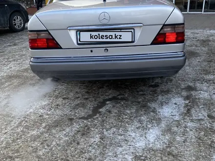 Mercedes-Benz E 220 1995 года за 5 500 000 тг. в Павлодар – фото 3
