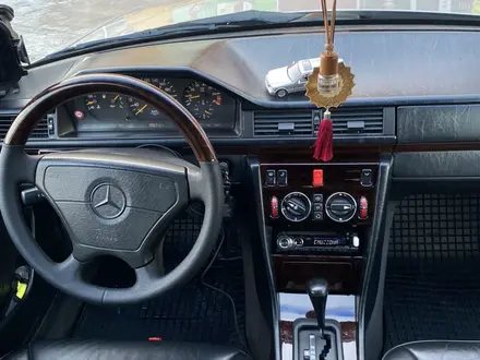 Mercedes-Benz E 220 1995 года за 5 500 000 тг. в Павлодар – фото 5