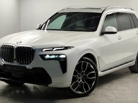 BMW X7 XDrive 40i 2022 года за 53 000 000 тг. в Алматы