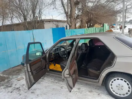 Mercedes-Benz E 200 1992 года за 1 400 000 тг. в Зайсан – фото 2