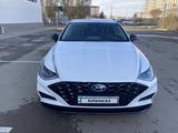 Hyundai Sonata 2021 года за 11 500 000 тг. в Актобе – фото 2