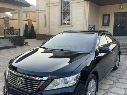 Toyota Camry 2014 года за 10 800 000 тг. в Алматы – фото 2