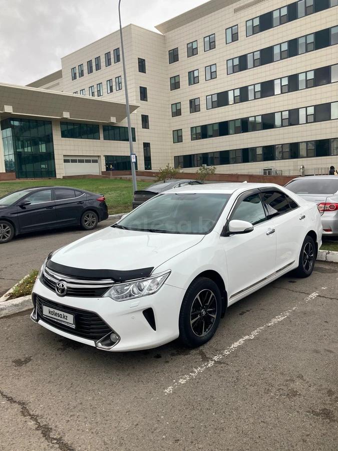 Toyota Camry 2015 г.