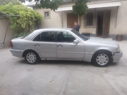 Mercedes-Benz C 240 1998 года за 1 400 000 тг. в Шымкент – фото 4