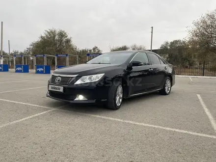 Toyota Camry 2014 года за 9 500 000 тг. в Актобе