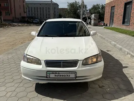 Toyota Camry 2000 года за 3 800 000 тг. в Семей – фото 3