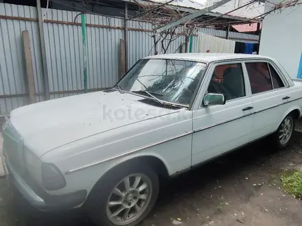 Mercedes-Benz E 230 1984 года за 1 800 000 тг. в Алматы