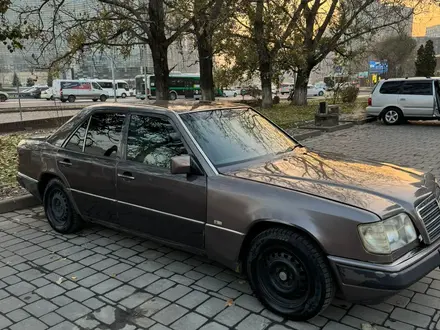 Mercedes-Benz E 200 1993 года за 1 500 000 тг. в Алматы – фото 4