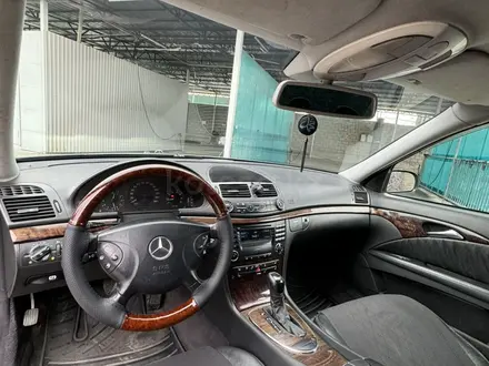 Mercedes-Benz E 200 2004 года за 5 000 000 тг. в Алматы – фото 12