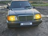 Mercedes-Benz E 220 1994 года за 1 950 000 тг. в Шымкент – фото 2
