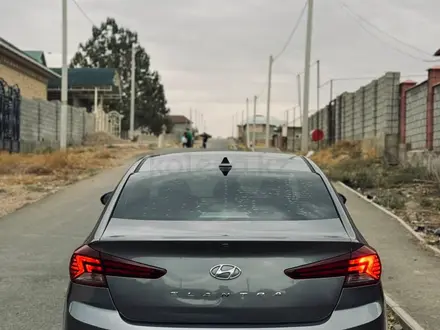 Hyundai Elantra 2018 года за 8 500 000 тг. в Шымкент – фото 6