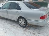 Mercedes-Benz E 200 1999 года за 3 200 000 тг. в Атбасар – фото 2