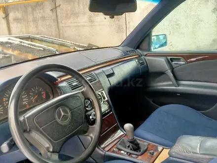 Mercedes-Benz E 230 1995 года за 1 750 000 тг. в Алматы – фото 19