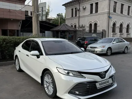 Toyota Camry 2019 года за 14 800 000 тг. в Алматы – фото 2