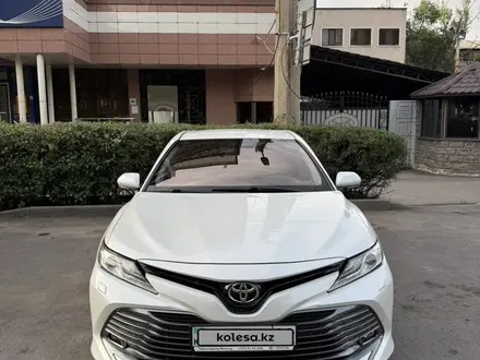 Toyota Camry 2019 года за 14 800 000 тг. в Алматы