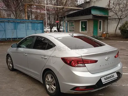 Hyundai Elantra 2019 года за 7 900 000 тг. в Алматы – фото 2