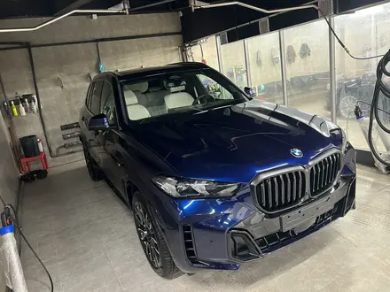 BMW X5 2024 года за 61 900 000 тг. в Астана