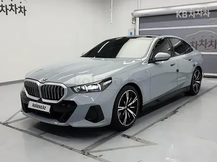 BMW 530 2024 года за 32 700 000 тг. в Алматы – фото 4