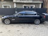 BMW 750 2009 года за 5 500 000 тг. в Алматы – фото 2