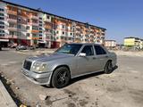 Mercedes-Benz E 200 1994 года за 1 280 000 тг. в Тараз – фото 2