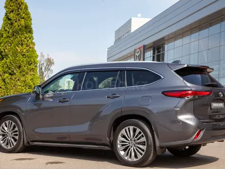 Toyota Highlander Luxe 2020 года за 23 500 000 тг. в Алматы – фото 4