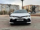 Toyota Camry 2022 года за 14 200 000 тг. в Костанай – фото 3