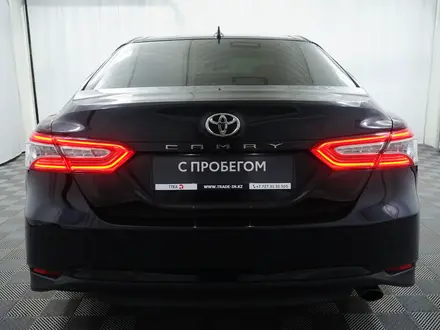 Toyota Camry 2018 года за 13 600 000 тг. в Алматы – фото 4