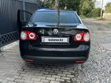 Volkswagen Jetta 2006 года за 3 500 000 тг. в Темиртау – фото 2